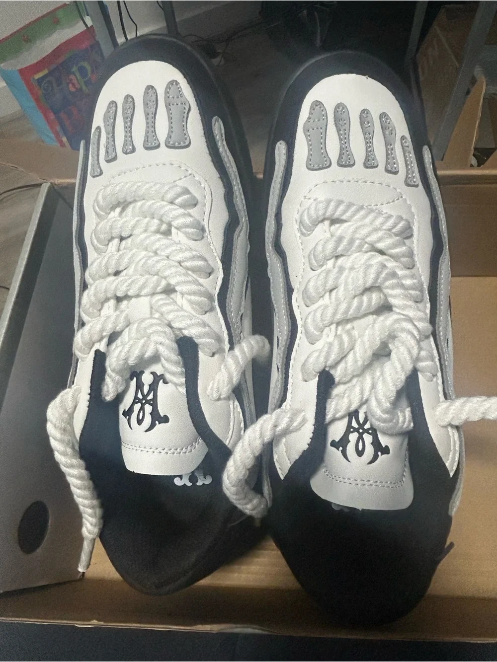 Watson Bones Sneakers – Tuxedo 🖤🤍